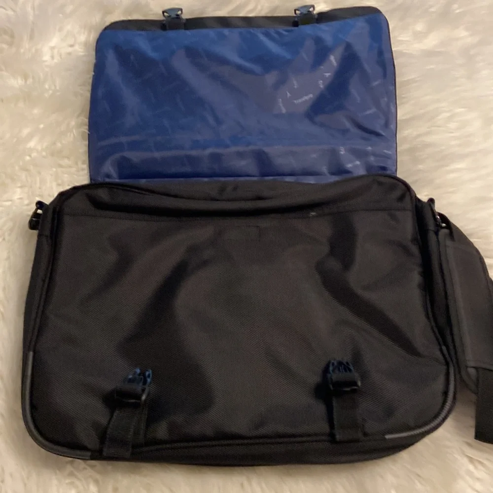 TRAVELPRO Black Men's Bag Expendable Messenger Bag wide 17/18” lengths 13/14”
